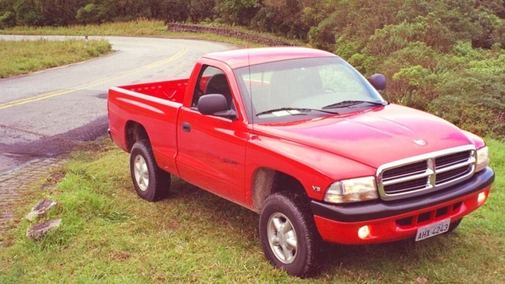 A Chrysler retornou ao Brasil nos anos 90 e marcou época com a caminhonete Dakota e os SUV's Jeep Cherokee!