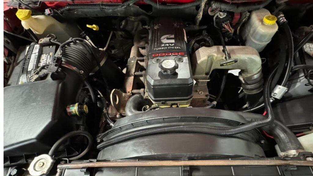 A receita do sucesso da Dodge Ram estava no seu imenso Cummins de 5.9 litros, potência de 330 cv e torque de 83 kgfm.