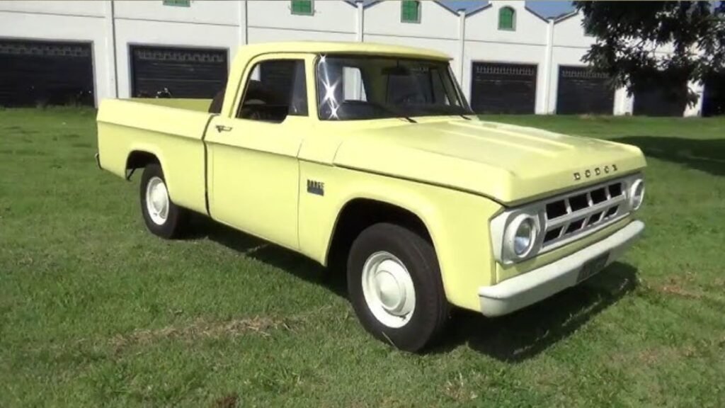 A Dodge D-100, apesar ter um V8 muito potente, ela não conseguiu o seu espaço no mercado de caminhonetes nos anos 70.