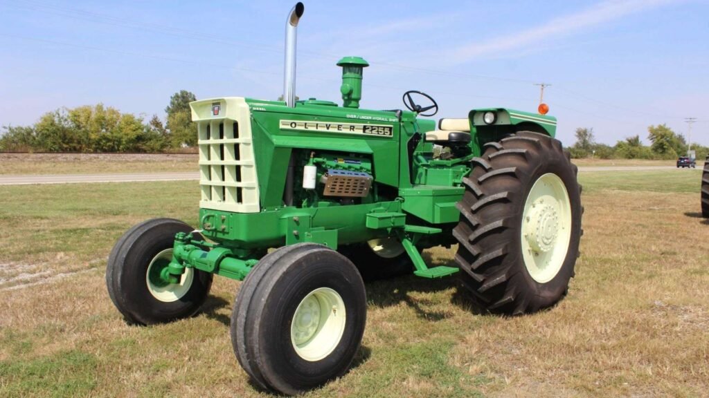 O Oliver 2255 podia vir com tração 4x2 ou 4x4, além de ter a opção de cabine climatizada. O veículo ficou notório pelo alta potência e torque.